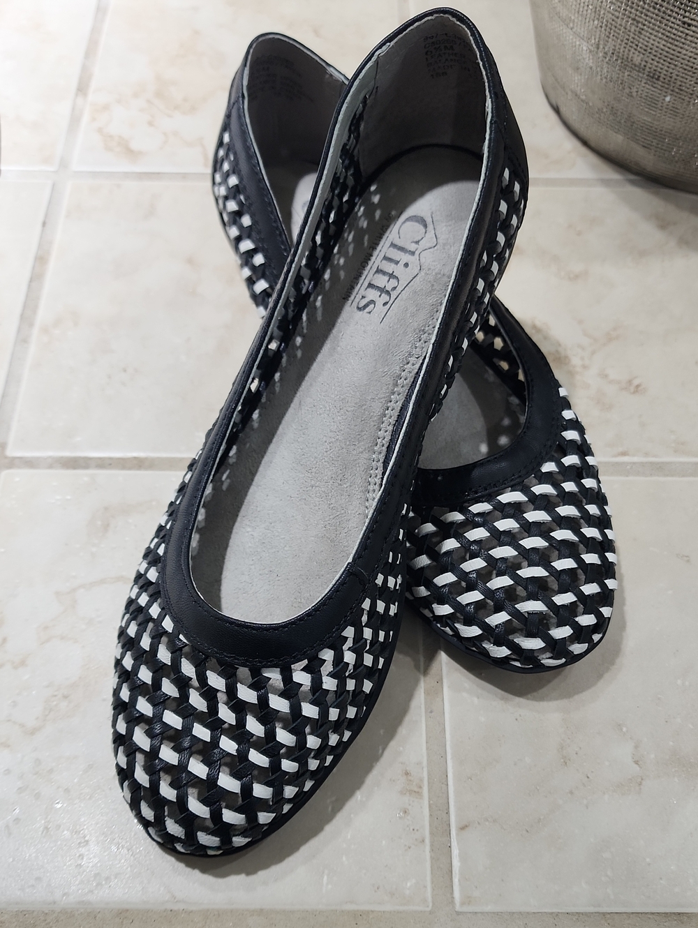 Cliffs by WHITE MOUNTAIN Black & White Woven Slip-On Flats